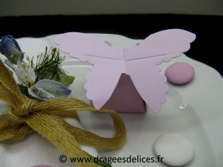 Boite  en forme de papillon petit modèle pour baptême : Boite  en forme de papillon petit modèle pour baptême couleur lilas