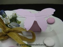 Boite  en forme de papillon petit modèle pour baptême Lilas