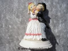 Couple romantique sur socle 