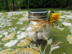 Bouton de rose pas cher avec feuille pour décorations et loisirs créatifs Jaune
