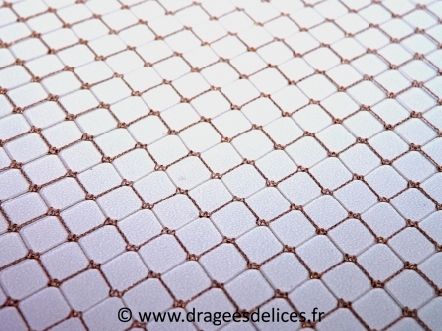Voile en résille or pour mariage baptême et communion : Détail de la résille du voile