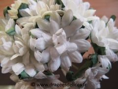 Fleur pas chère pour décorer les tulles et boites de dragées  Blanc