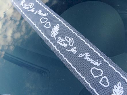 Ruban de tulle vive les mariés pour vos décorations de voiture : Tulle pour déco de voiture vive les mariés blanc