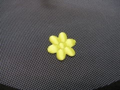 Tulle pour dragées avec décoration fleurs en satin Jaune