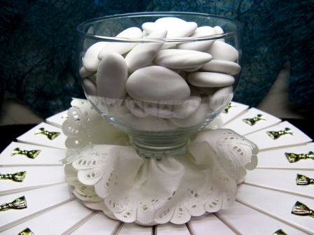 Gâteau pour communion garçon ou fille avec calice en verre à garnir de dragées : Gâteau pour communion garçon ou fille avec calice en verre à garnir de dragées