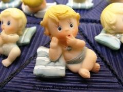 Gâteau à dragées original bébé coussin pour un baptême garçon 