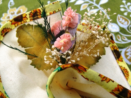 Bouquet de fleurs avec gypsophile pour décoration naturelle : Bouquet de fleurs avec gypsophile pour décoration de tulle à dragées