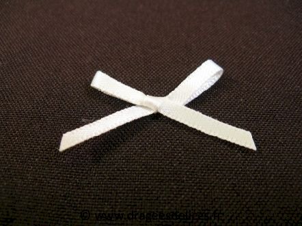 Petit noeud en satin