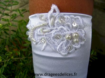 Gants en satin  avec broderie et perles