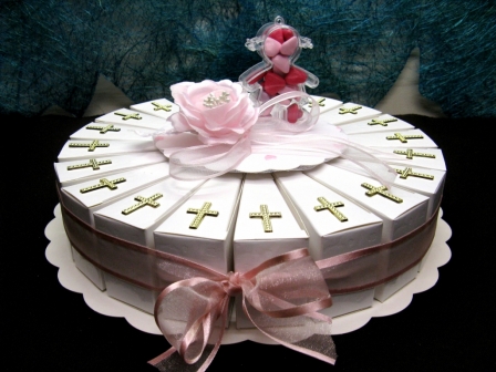 Gâteau pour dragées baptême ou communion fille en plexiglas : Gâteau pour dragées baptême ou communion fille en plexiglass