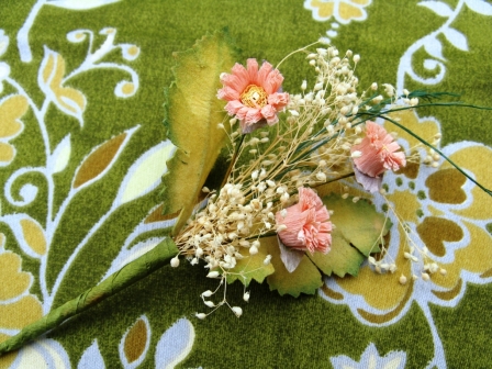 Bouquet de fleurs avec gypsophile pour décoration naturelle : Bouquet de fleurs avec gypsophile pour décoration naturelle