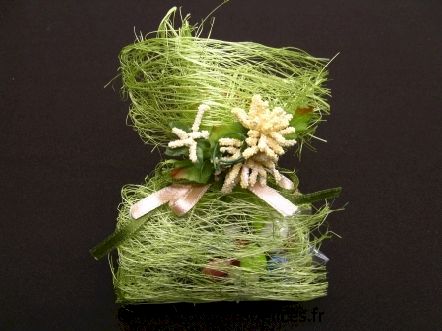 Sac en abaca avec son bouquet pour mariage baptême et communion : Sac en abaca vert menthe avec son bouquet à garnir de dragées
