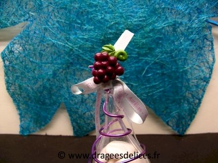 Pinces grappe de raisin et feuille de vigne : Pince en déco sur une goutte d