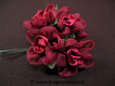 Fleur Frezia en satin et organza pour décorations et scrapbooking : Fleur Frezia bordeaux en satin et organza pour décorations et scrapbooking