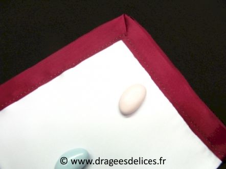 Pochette en satin pour dragées : Pochette en satin pour dragées bordeaux
