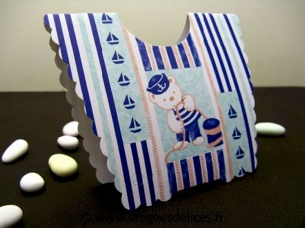 Boite bavoir pour baptême nounours marin