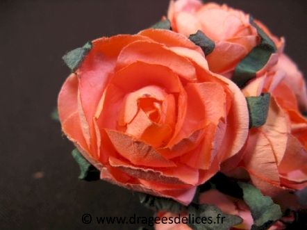 Fleur Camille en papier pour tulle boite et décoration : Fleur en papier orange pour décoration de rond de tulle et boite de dragées