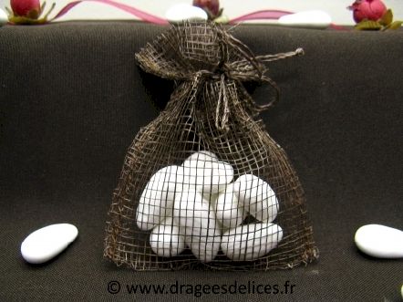 Sac à dragées pas cher pour mariage baptême et communion : Sac à dragées pas cher en sinamay marron chocolat