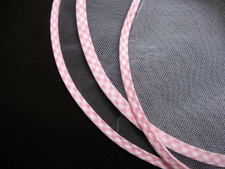 Tulle avec bordure en coton vichy pour dragées : Tulle avec bordure en coton vichy rose pour dragées