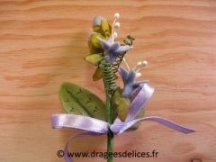 Bouquet pour décoration en pâte à sel avec feuilles et ruban Parme