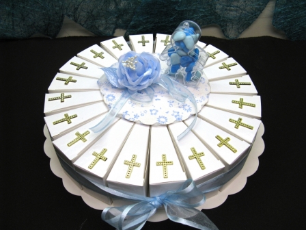 Gâteau pour dragées baptême ou communion garçon en plexiglas :  Gâteau pour dragées baptême ou communion garçon en plexiglass