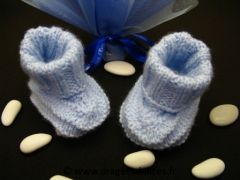 Coffre cadeaux pour baptême garçon ou fille avec ces 2 chaussons Bleu ciel