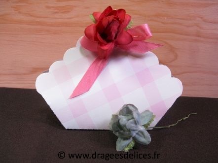 Pivoine pour décoration de boite et tulle de dragées