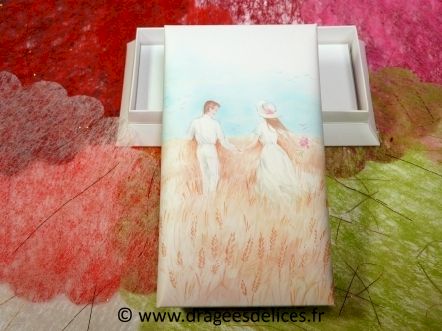 Boite rectangulaire mariage couple dans un champ de blé