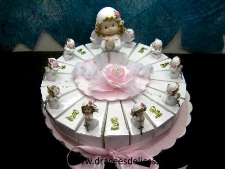 Gâteau communion fille pour dragées avec résines et communiantes or : Gâteau communion fille pour dragées avec résine et communiante or