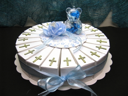 Gâteau pas cher à garnir de dragées pour baptême ou communion garçon