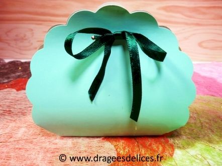 Eventail collection carton glacé à garnir de dragées : Eventail en carton glacé pour dragées vert d