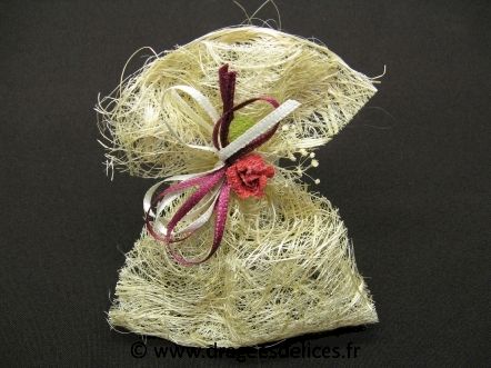 Sac en fibre naturelle avec son décor pour mariage baptême et communion : Sac paille couleur ivoire avec son décor pour mariage baptême et communion