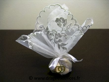 Voile carré pour noces d′or et noces d′argent : Présentation avec 2 alliances collées