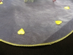 Tulle avec des cœurs en voile brillant pour dragées Jaune