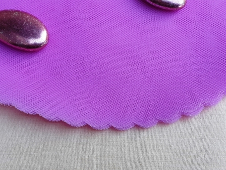Tulle rond quadrillé pour dragées pas cher : Tulle rond quadrillé fuchsia pour dragées pas cher