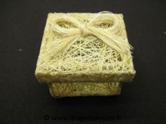 Boite carré avec noeud en raphia pour thème naturel Naturel