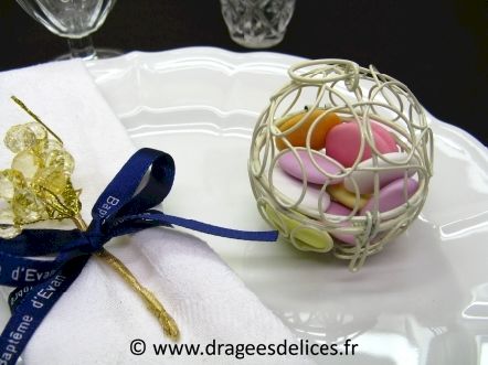 Boule métallique pour dragées en liquidation : Boule métallique ivoire pour dragées de mariage baptême et communion