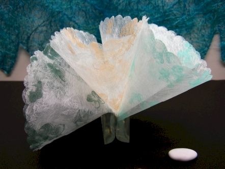 Tulle à dragées en intissé imprimé fleurs