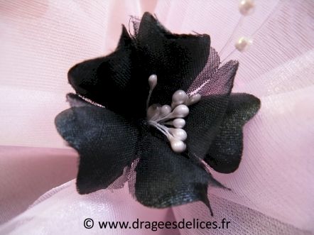 Fleur de seringat avec tiges de perles pour décoration de rond de tulle à dragées : Fleur de seringat noir avec tiges de perles pour décoration de rond de tulle à dragées