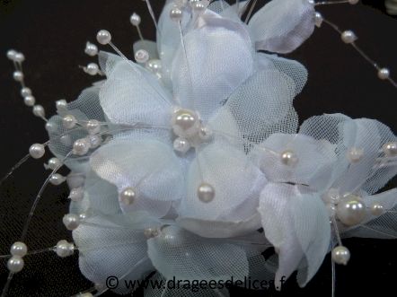 Fleur de seringat avec tiges de perles pour décoration de rond de tulle à dragées : Fleur de seringat bleu ciel avec tiges de perles pour décoration de rond de tulle à dragées