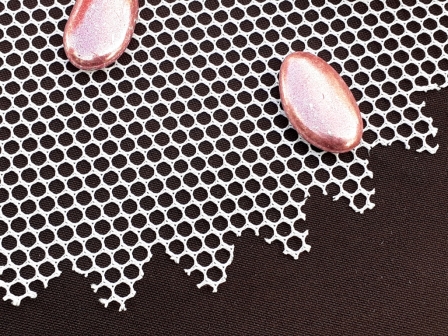 Tulle à dragées nid d´abeille en coton bords en pointe : Tulle à dragées nid d´abeille en coton blanc bords en pointe