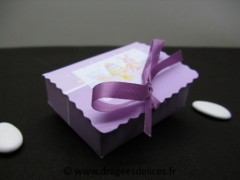 Boite baptême garçon ou fille en forme de livre jouets pastel 