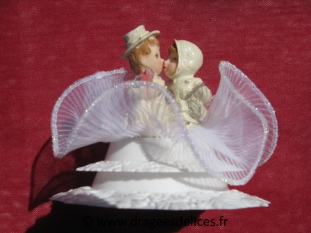 Couple bisou sur socle