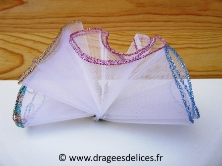 Lot de 10 tulles pour dragées avec bord fil brillant or