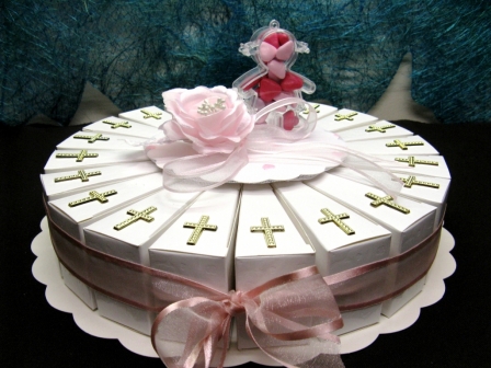 Gâteau pour dragées baptême ou communion fille en plexiglas