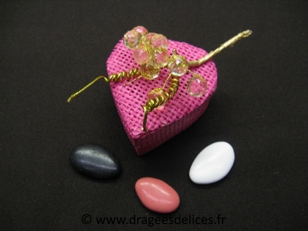 Boite coeur en raphia pour mariage baptême et communion : Boite coeur fuchsia en raphia pour mariage baptême et communion