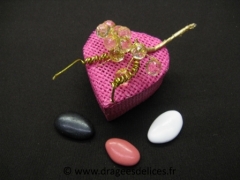 Boite coeur en raphia pour mariage baptême et communion Fuchsia