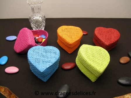 Boite coeur en raphia pour mariage baptême et communion : Boite coeur en raphia pour mariage baptême et communion