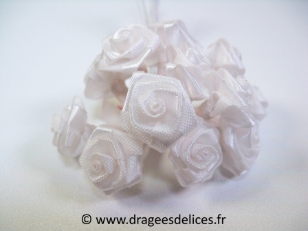 Fleur mini rosette ourlée pour décorations de tulles et boites de dragées : Fleur mini rosette ourlée blanche pour décorations de tulles et boites de dragées