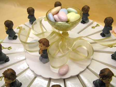 Gâteau pour communion garçon avec calice pailleté et croix ou calice doré : Gâteau pour communion garçon avec calice pailleté et croix ou calice doré